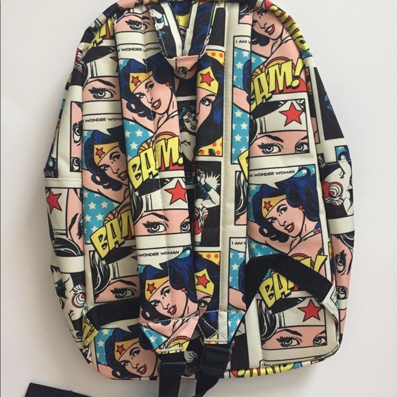 ❗️LAST ONE❗️Loungefly x Wonder Woman Comic Print Backpack - Picture 4 of 5